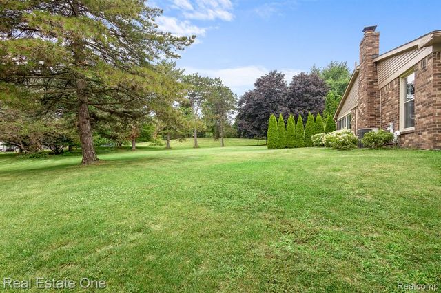1904 Chelsea Court, Rochester Hills, MI 48306