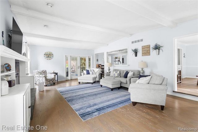 1904 Chelsea Court, Rochester Hills, MI 48306