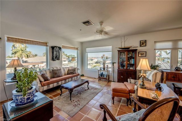 2702 Bruce ST, Matlacha, FL 33993