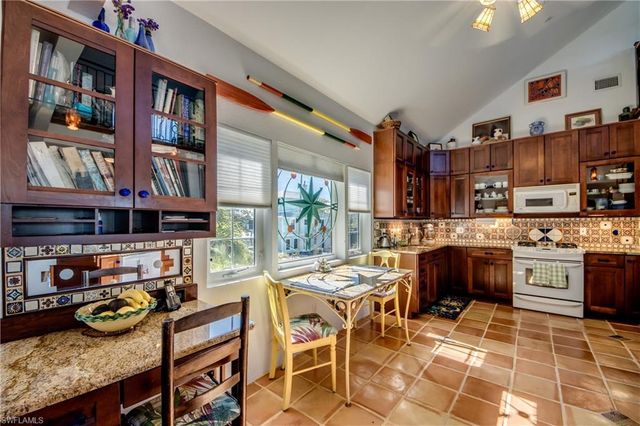 2702 Bruce ST, Matlacha, FL 33993