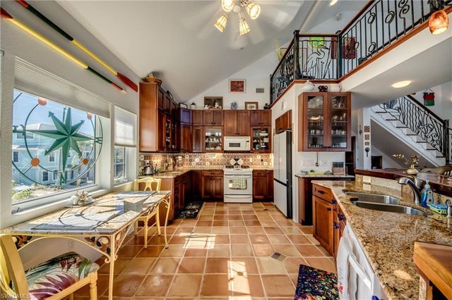 2702 Bruce ST, Matlacha, FL 33993