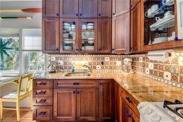 2702 Bruce ST, Matlacha, FL 33993