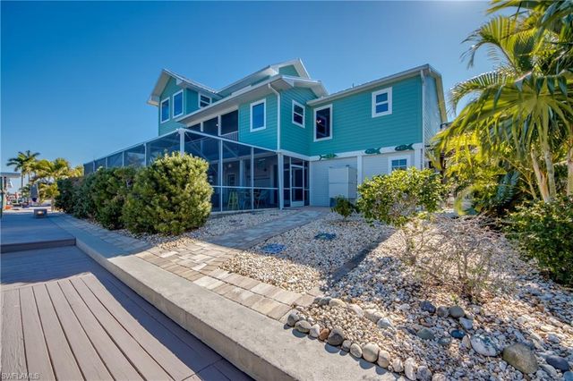 2702 Bruce ST, Matlacha, FL 33993