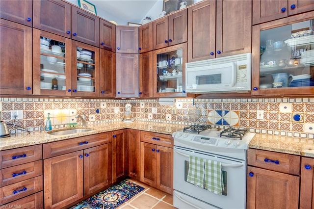 2702 Bruce ST, Matlacha, FL 33993