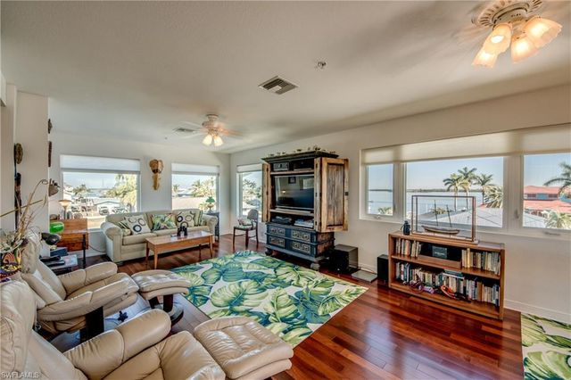 2702 Bruce ST, Matlacha, FL 33993