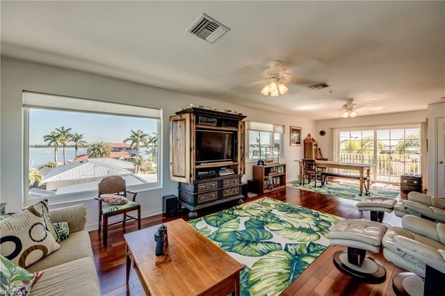 2702 Bruce ST, Matlacha, FL 33993