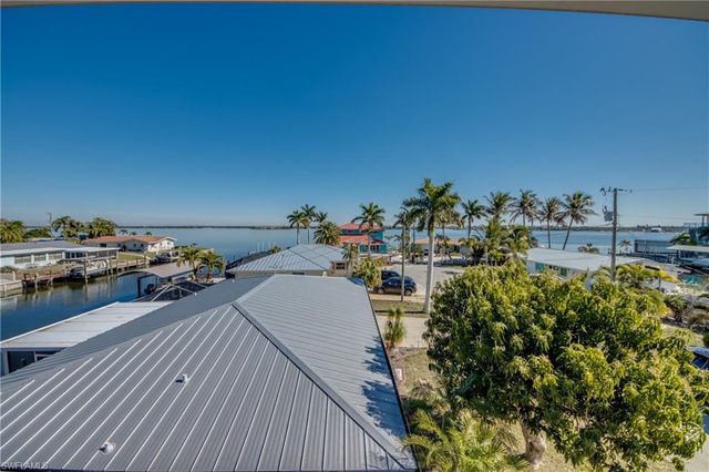 2702 Bruce ST, Matlacha, FL 33993