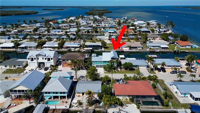 2702 Bruce ST, Matlacha, FL 33993