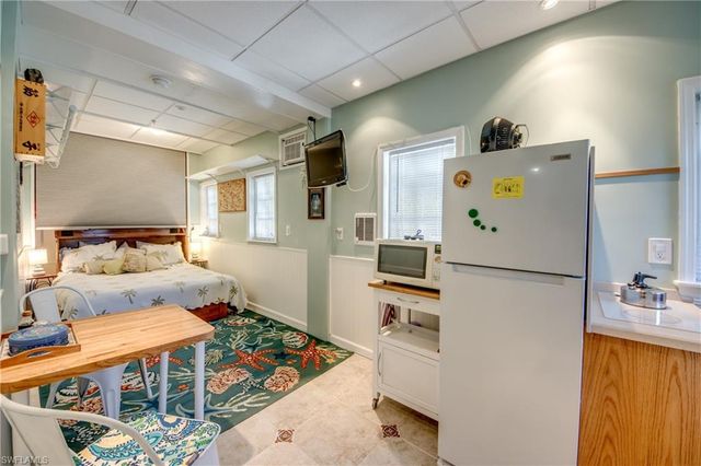 2702 Bruce ST, Matlacha, FL 33993