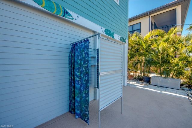 2702 Bruce ST, Matlacha, FL 33993