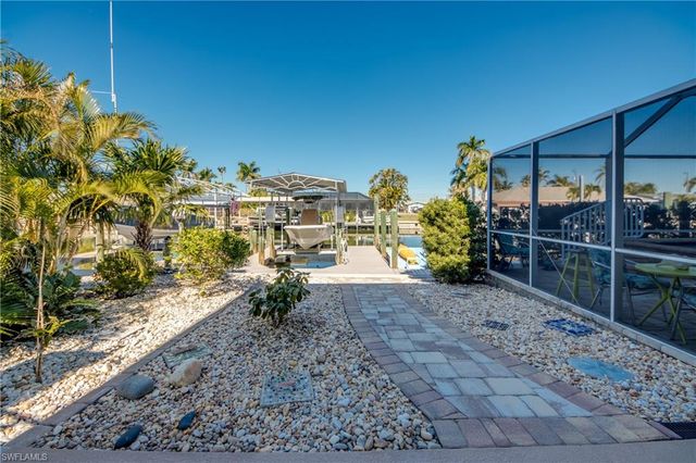 2702 Bruce ST, Matlacha, FL 33993