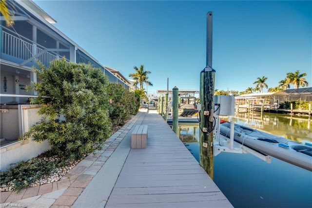 2702 Bruce ST, Matlacha, FL 33993