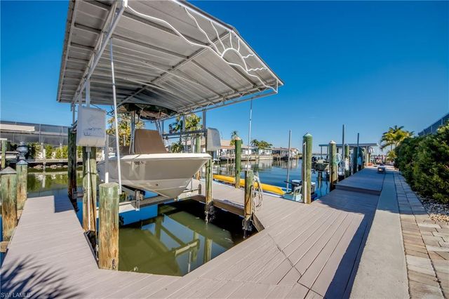 2702 Bruce ST, Matlacha, FL 33993