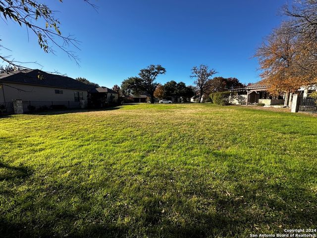 2848 E Rock Barn Dr., Kerrville, TX 78028