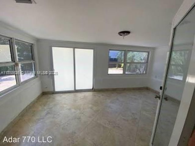 804 NE 2nd St, Hallandale Beach, FL 33009