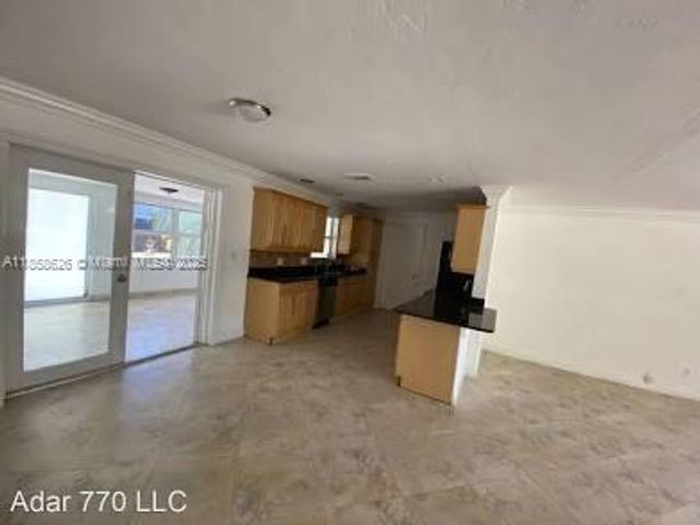 804 NE 2nd St, Hallandale Beach, FL 33009