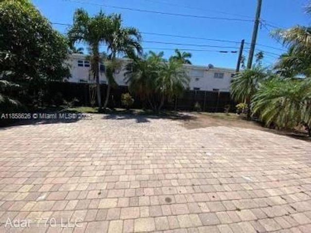 804 NE 2nd St, Hallandale Beach, FL 33009