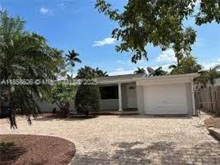 804 NE 2nd St, Hallandale Beach, FL 33009