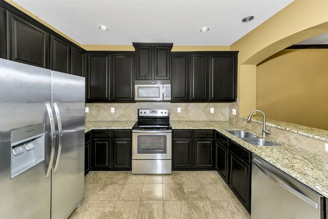 6928 Carrington Lane, Fort Worth, TX 76137