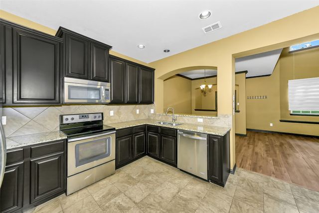 6928 Carrington Lane, Fort Worth, TX 76137