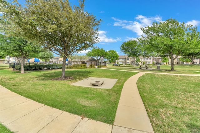 6928 Carrington Lane, Fort Worth, TX 76137