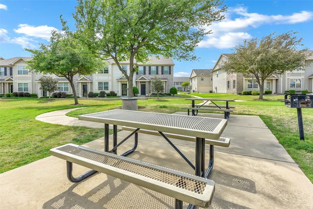 6928 Carrington Lane, Fort Worth, TX 76137