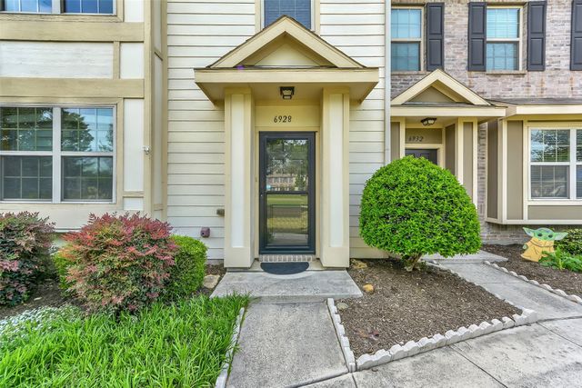 6928 Carrington Lane, Fort Worth, TX 76137