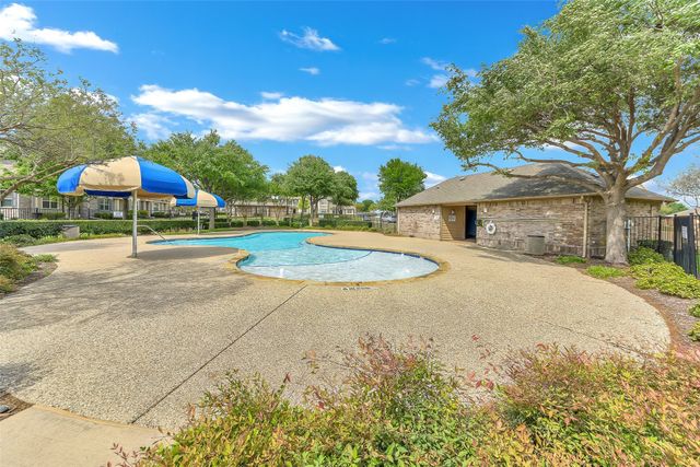 6928 Carrington Lane, Fort Worth, TX 76137