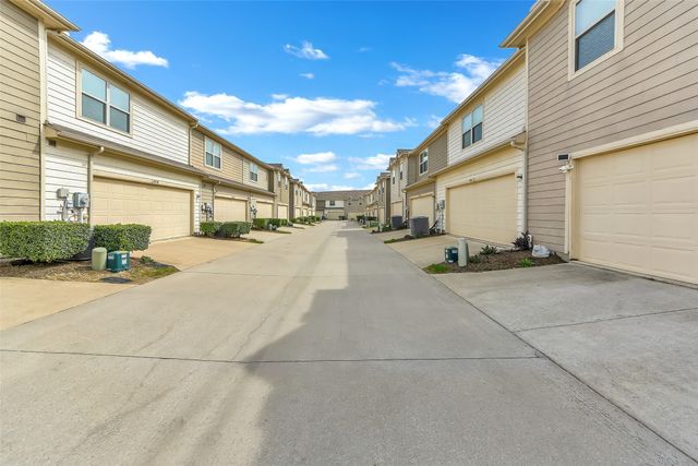 6928 Carrington Lane, Fort Worth, TX 76137