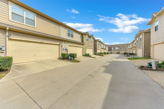 6928 Carrington Lane, Fort Worth, TX 76137