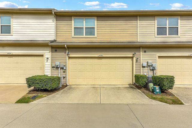 6928 Carrington Lane, Fort Worth, TX 76137