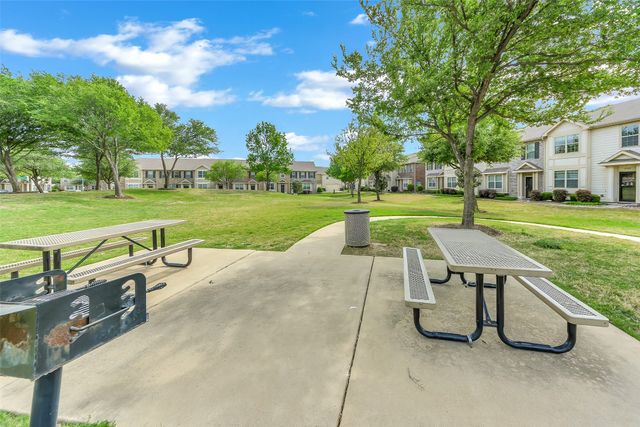 6928 Carrington Lane, Fort Worth, TX 76137