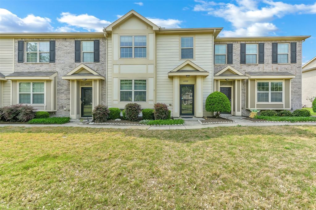 6928 Carrington Lane, Fort Worth, TX 76137