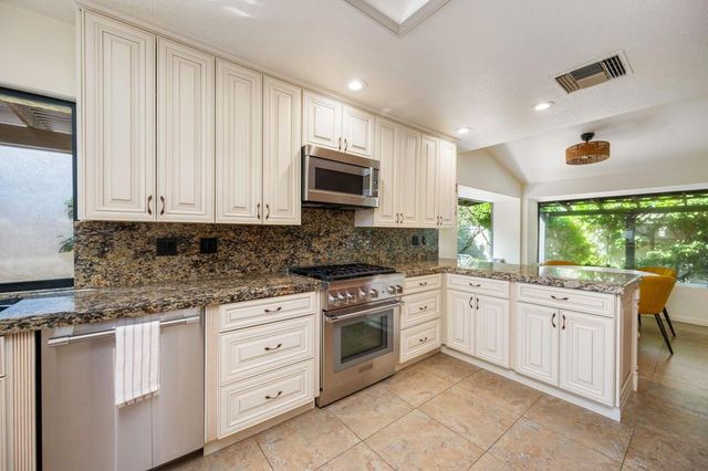44017 Erie Court, Indian Wells, CA 92210