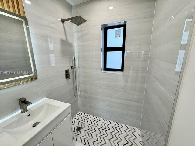 2501 NW 151st St, Miami Gardens, FL 33054