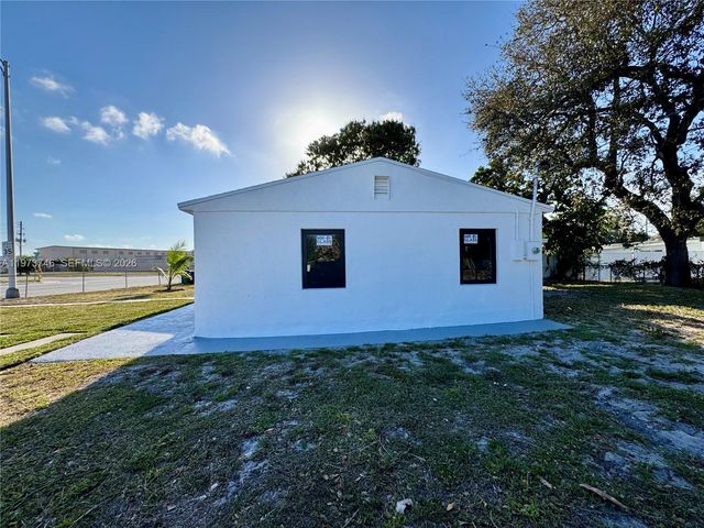 2501 NW 151st St, Miami Gardens, FL 33054