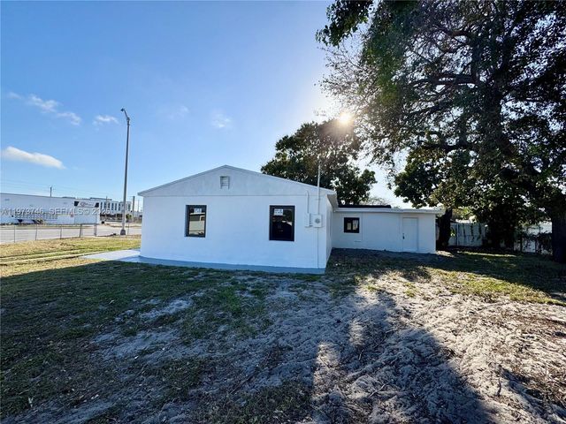 2501 NW 151st St, Miami Gardens, FL 33054