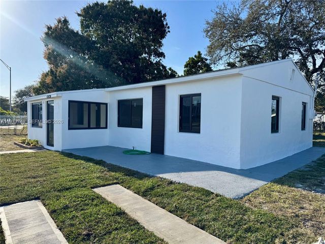 2501 NW 151st St, Miami Gardens, FL 33054