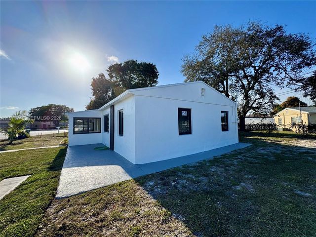 2501 NW 151st St, Miami Gardens, FL 33054