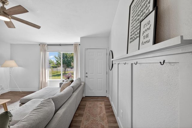 7920 Deer Water Dr, Sacramento, CA 95823