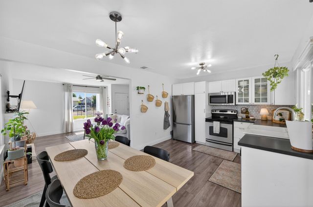 7920 Deer Water Dr, Sacramento, CA 95823