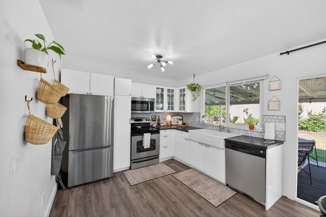 7920 Deer Water Dr, Sacramento, CA 95823
