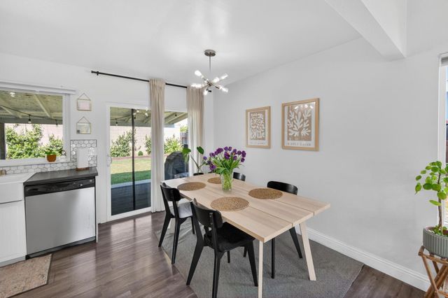7920 Deer Water Dr, Sacramento, CA 95823