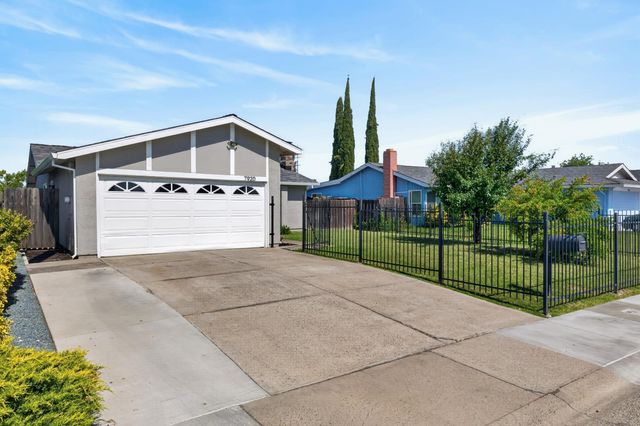 7920 Deer Water Dr, Sacramento, CA 95823
