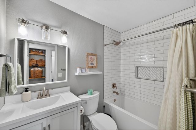7920 Deer Water Dr, Sacramento, CA 95823