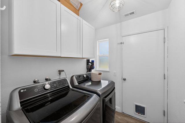 7920 Deer Water Dr, Sacramento, CA 95823