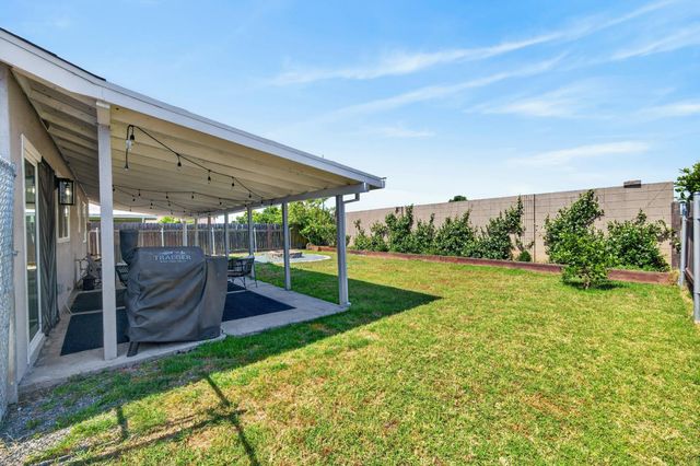7920 Deer Water Dr, Sacramento, CA 95823