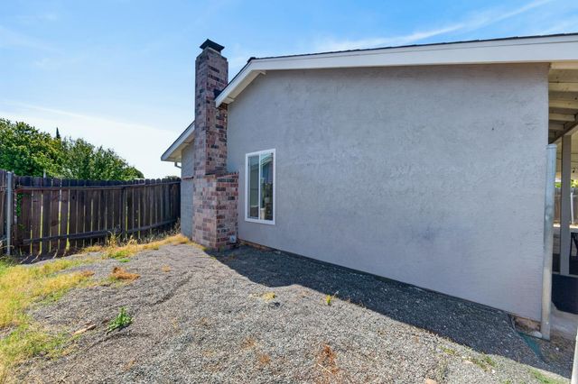 7920 Deer Water Dr, Sacramento, CA 95823