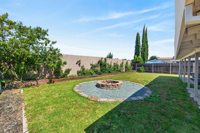 7920 Deer Water Dr, Sacramento, CA 95823