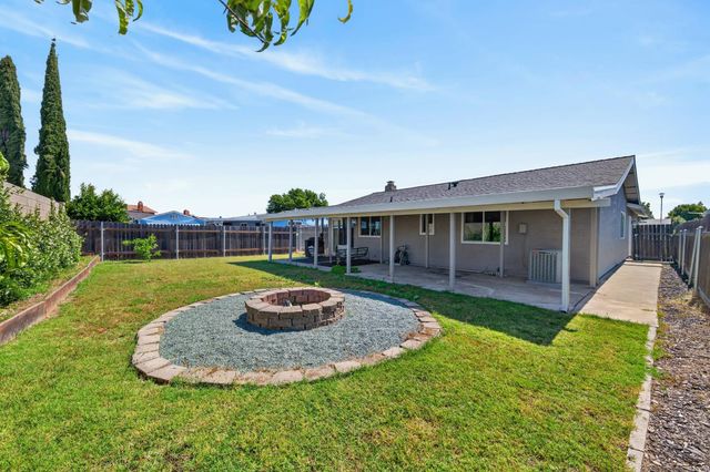 7920 Deer Water Dr, Sacramento, CA 95823
